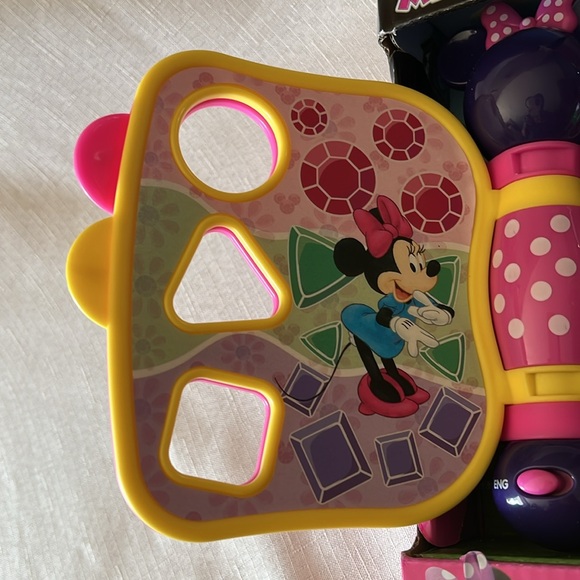 Disney junior MINNIE learning book with sound and lights. 12M + - Picture 10 of 12